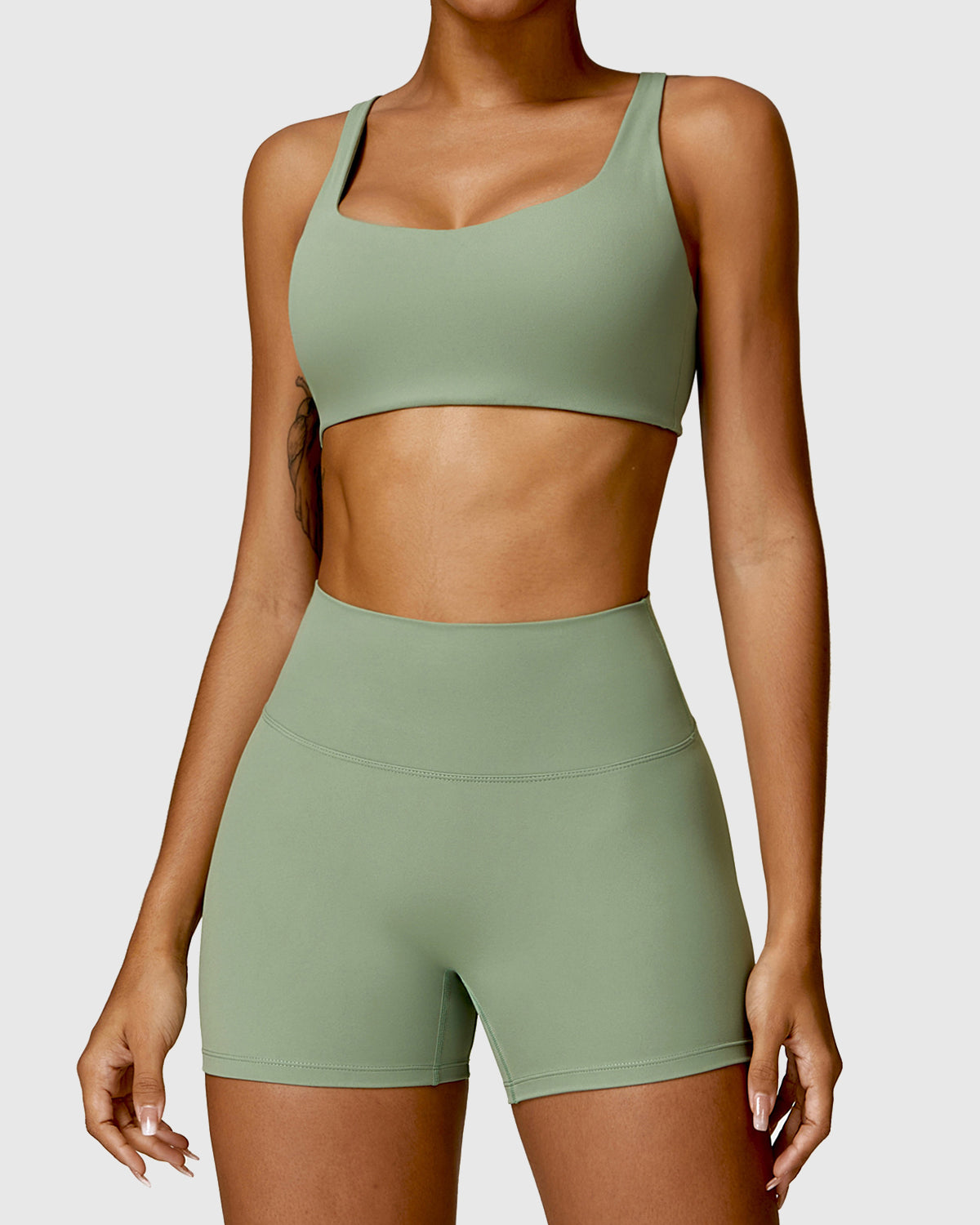 Green Backless Scoop Neck Sports Bra